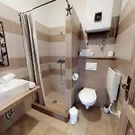 Guest house Toth Vendeghaz Es Apartmanhaz Ujfeherto