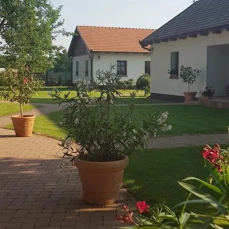 Toth Vendeghaz Es Apartmanhaz Ujfeherto