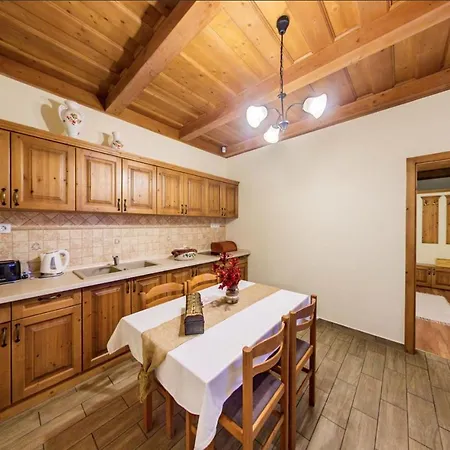 Toth Vendeghaz Es Apartmanhaz * Ujfeherto