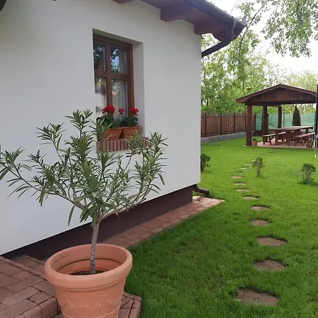 Toth Vendeghaz Es Apartmanhaz Ujfeherto