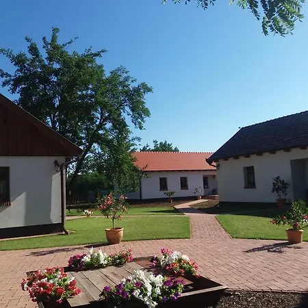 Gasthof Toth Vendeghaz Es Apartmanhaz