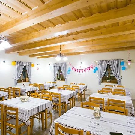 Toth Vendeghaz Es Apartmanhaz Gasthof *