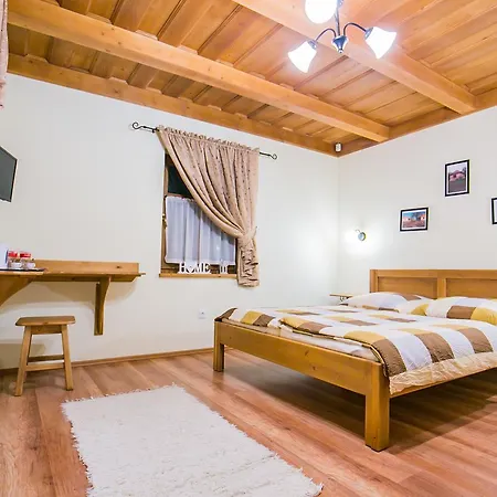 Toth Vendeghaz Es Apartmanhaz Gasthof *