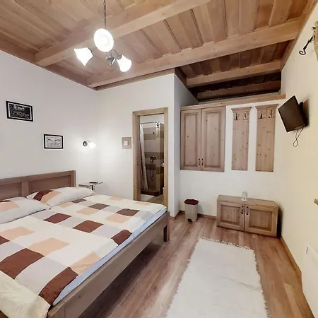 Toth Vendeghaz Es Apartmanhaz Gasthof Ujfeherto
