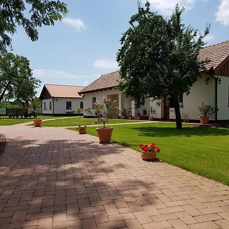 Toth Vendeghaz Es Apartmanhaz Gasthof *