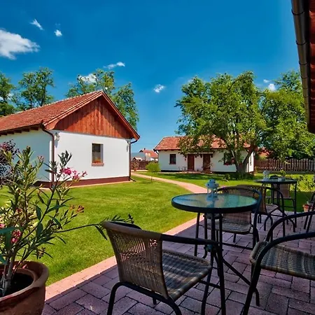 Toth Vendeghaz Es Apartmanhaz Gasthof