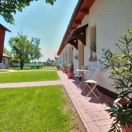 Toth Vendeghaz Es Apartmanhaz Ujfeherto