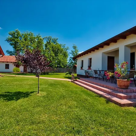 Gasthof Toth Vendeghaz Es Apartmanhaz *