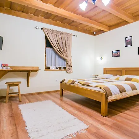 Toth Vendeghaz Es Apartmanhaz Gasthof *