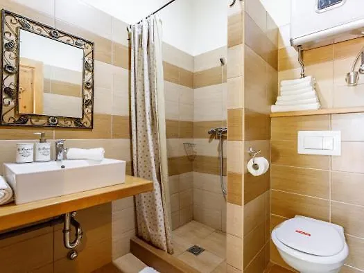 Toth Vendeghaz Es Apartmanhaz