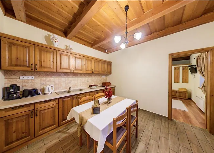 Toth Vendeghaz Es Apartmanhaz 3* Ujfeherto