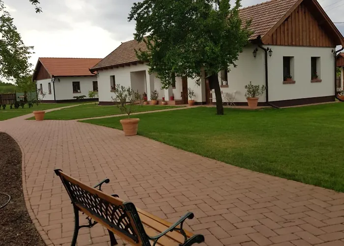 Toth Vendeghaz Es Apartmanhaz Ujfeherto