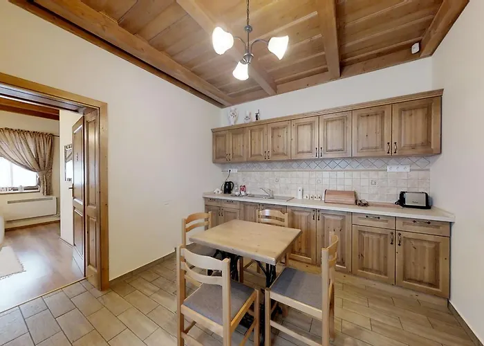 Toth Vendeghaz Es Apartmanhaz Гостевой дом Ujfeherto